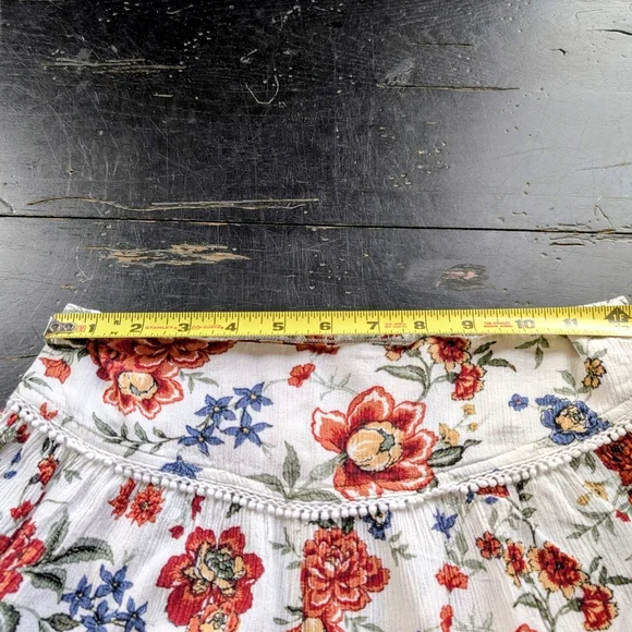 American Eagle White Floral Print Flowy Ruffle Micro Shorts Sz Small Boho Beachy - Picture 6 of 7